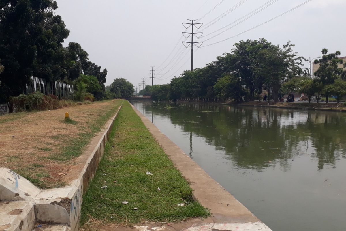 Kalimalang di Kota Bekasi yang direncanakan Gubernur Jawa Barat Ridwan Kamil akan disulap menjadi seperti Sungai Cheonggyecheon, di Seoul, Korea Selatan, Kamis (13/9/2018).