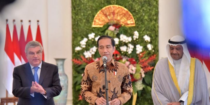 Presiden Jokowi bertemu dengan Presiden Komite Olimpiade Internasional (IOC) Thomas Bach dan Presiden Dewan Olimpiade Asia (OCA) Ahmad Al-Fahad Al-Sabah di Istana Bogor, Sabtu (1/9/2018).