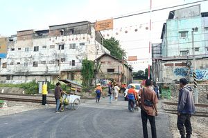 Bantah Isu Ormas di Pelintasan Ampera Bekasi, Penjaga: Murni Relawan Warga