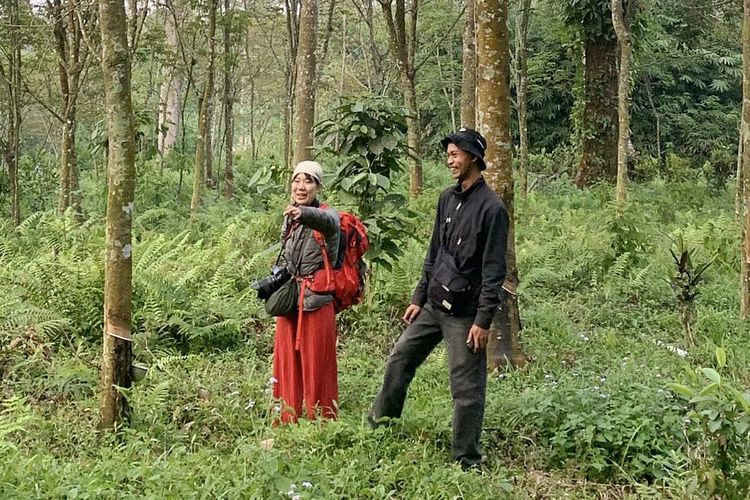 Fotografer, Sari Shibata membuat pameran foto yang merekam keseharian warga di Perkebunan Kalijompo, Jember, Jawa Timur.