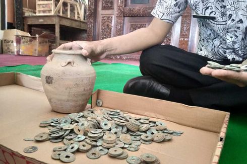 Cerita Petani Temukan Guci Berisi Ratusan Koin Seberat 2 Kilogram, Ukiran Huruf China, Diduga dari Abad Ke-16