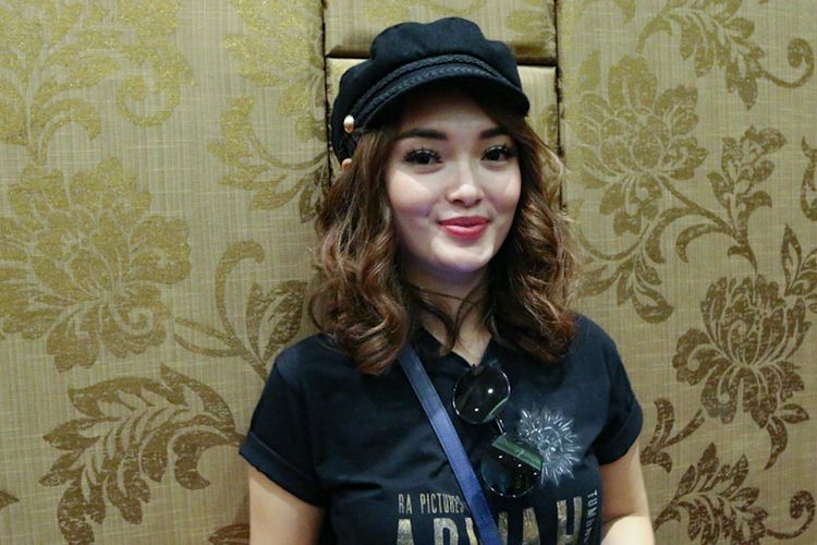 Penyanyi dangdut Zaskia Gotik dalam jumpa pers film Arwah di Mall Karawang, Jawa Barat, Sabtu (22/9/2018).
