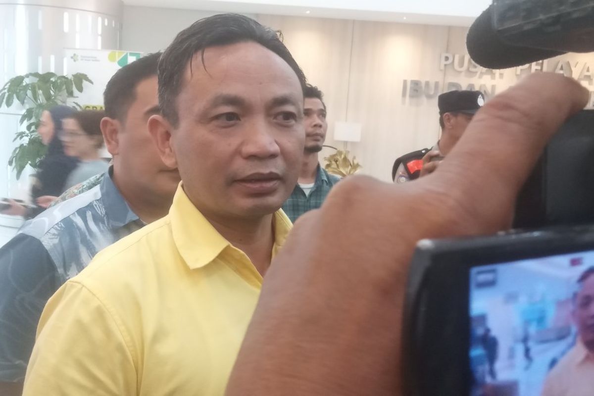 Direskrimum Polda Jabar Kombes Pol Surawan menjelaskan olah TKP ulang yag dilakukan di MCHC RSHS Bandung., jumat (11/4/2025).