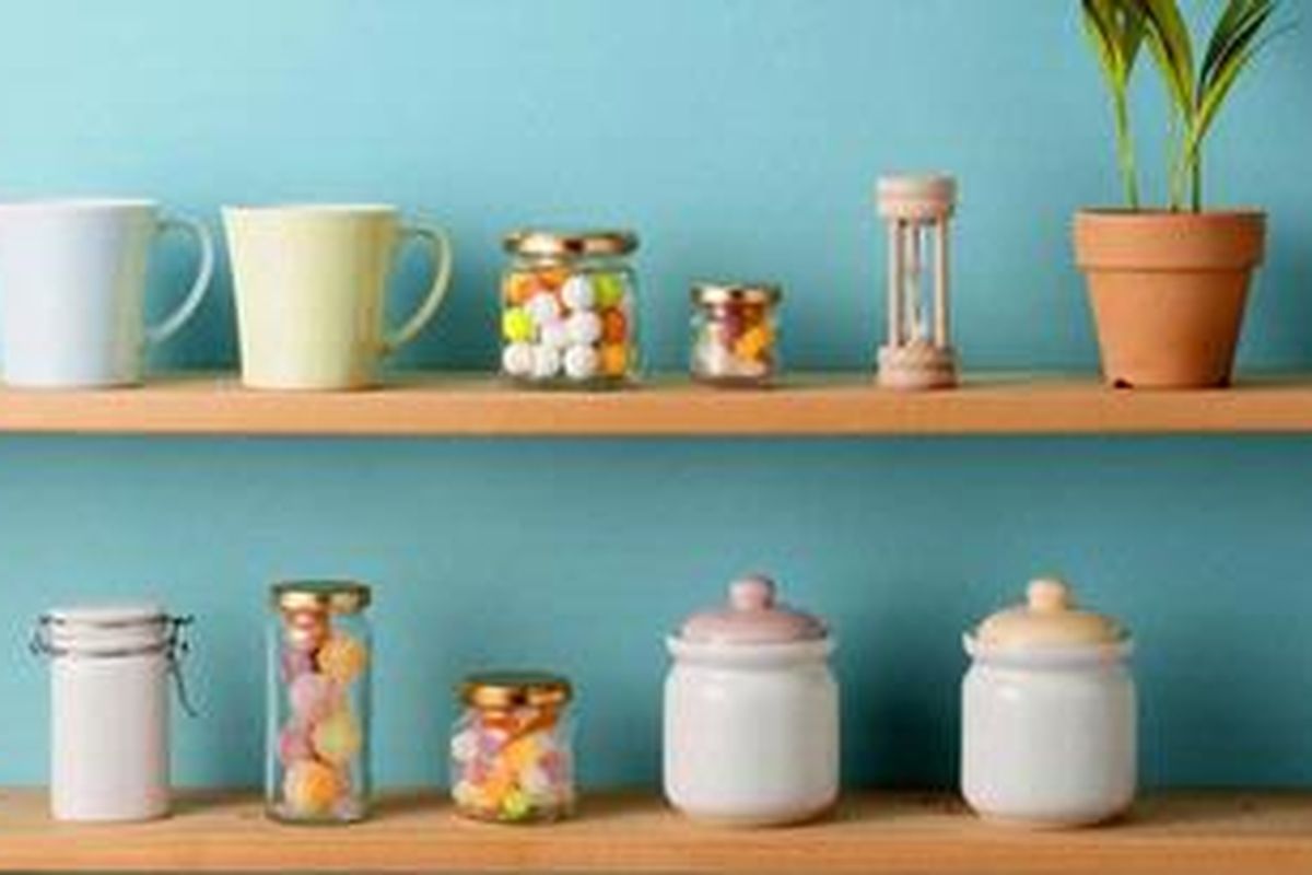 Khusus di ruangan mungil, pilihlah model furnitur yang rendah dan ramping.  