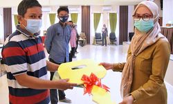Beri Bantuan Alsintan untuk Poktan, Bupati IDP: Tolong Agar Tidak Diperjualbelikan