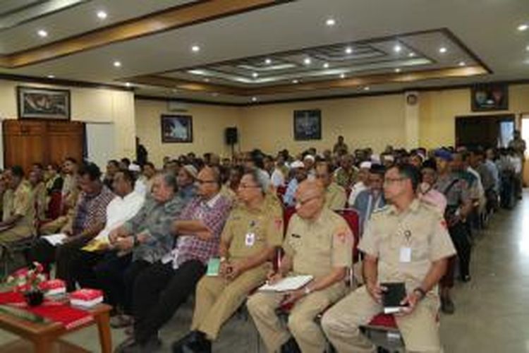 Pemerintah Kota Ambon,Rabu (22/7/2015) menggelar rapat dalam rangka membahas berbagai isu yang berhembus di Kota Ambon terkait konflik di Tolikara, Papua beberapa waktu lalu