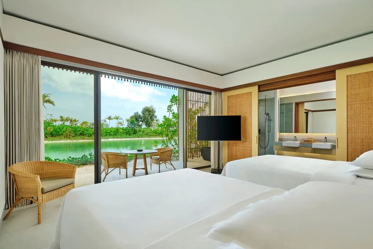 Twin Guest Room, salah satu kamar yang tersedia di Sheraton Belitung Resort.
