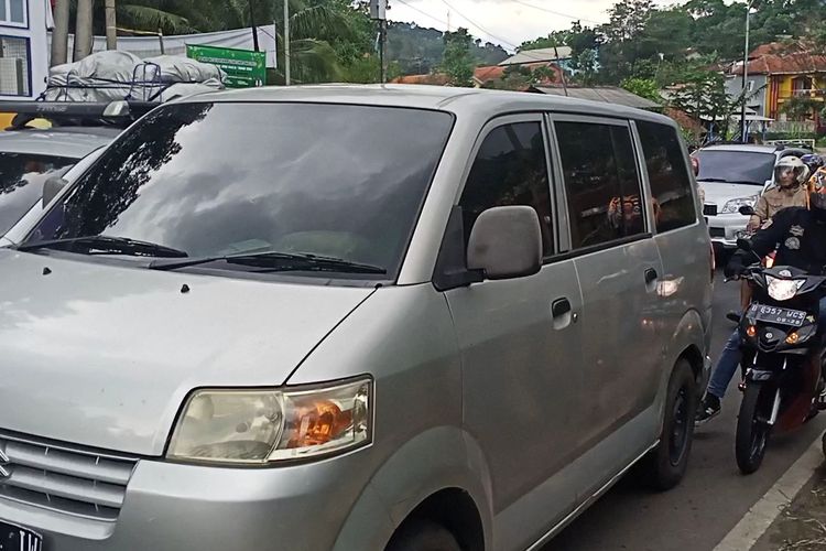 112 Ribu kendaraan pemudik melintas di Kawasan Nagreg Kabupaten Bandung menuju wilayah Selatan Jawa Barat, Sabtu (30/4/2022)