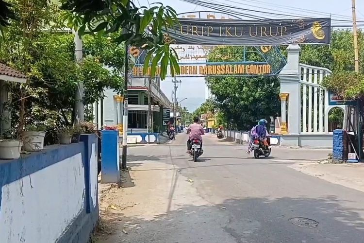 PONDOK GONTOR&mdash;Inilah pintu masuk Pondok Gontor 1 yang berada di Desa Gontor, Kecamatan Mlarak, Kabupaten Ponorogo, Jawa Timur. 