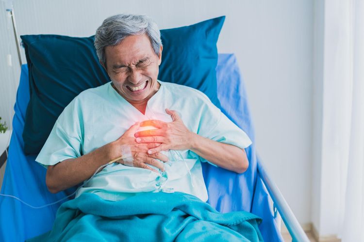 Penyakit jantung tak hanya menyerang lansia, tapi juga anak muda. Simak cara mencegah penyakit jantung sejak dini menurut dokter.