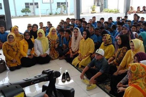 Ikatan Istri DPP Partai Golkar Sambangi Lapas Anak di Pekanbaru