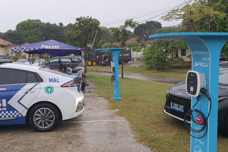 Kendaraan listrik yang disiapkan PLN dalam KTT ASEAN di Labuan Bajo, Manggarai Barat, Nusa Tenggara Timur (NTT) 