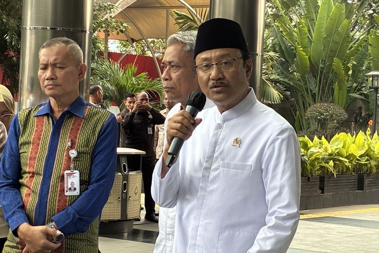 Mensos: KPK Banyak Beri Catatan dan Koreksi Pengadaan Sepatu Sekolah Rakyat