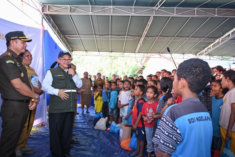 Guru dan Murid Korban Gempa Flores NTT Terima Santunan Total Rp 305 Juta dari Kemendikdasmen