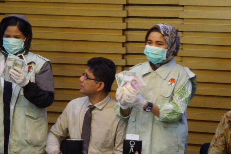 Konferensi pers pimpinan Komisi Pemberantasan Korupsi terkait penangkapan pejabat Bakamla, di Gedung KPK Jakarta, Kamis (15/12/2016).