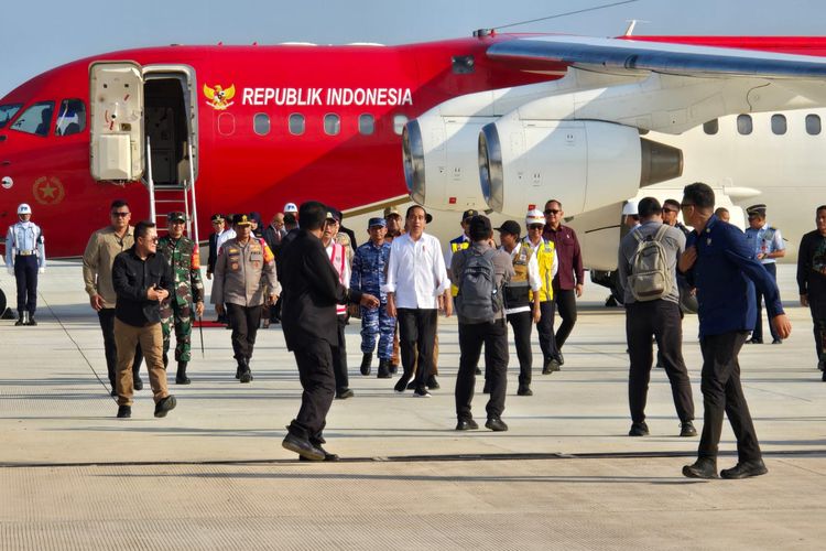 PT Pembangunan Perumahan (Persero) Tbk (PTPP) berhasil memfasilitasi pendaratan perdana Presiden Joko Widodo (Jokowi) dengan menggunakan Pesawat Kepresidenan RJ-85 di Bandara Nusantara, Kalimantan Timur (Kaltim), Selasa (24/9/2024). 
