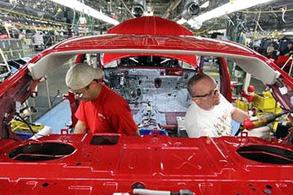 Aktivitas pabrik Toyota di Kentucky. Sebagian dari mereka menerima tawaran pensiun dini.