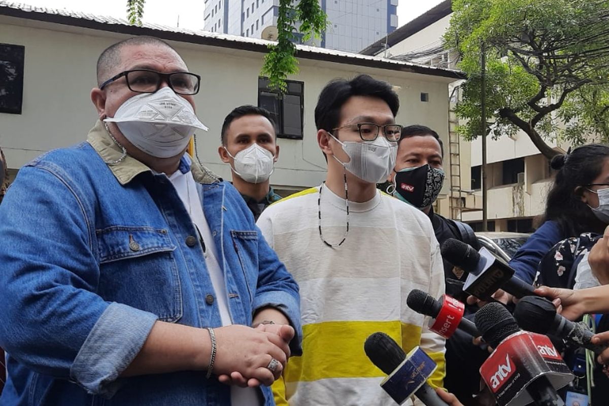 Dokter kecantikan dan YouTuber Richard Lee kembali diperiksa di Unit Cyber Crime Polda Metro Jaya terkait kasus dugaan akses ilegal dan penghilangan barang bukti, Rabu (8/9/2021).