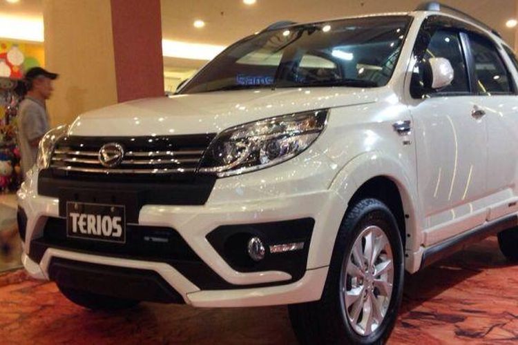 Daihatsu Terios lama memiliki ban serep di belakang mobil menyerupai Konde