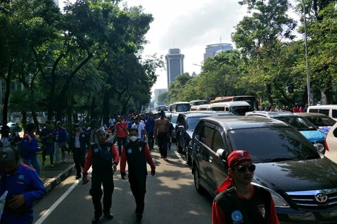 Selesai Audiensi dengan MK, Massa Buruh Lanjutkan Demo di Kantor Anies