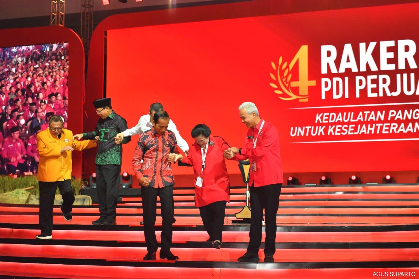 PDI-P Sebut Jokowi-Gibran Tak Diundang ke Rakernas karena Langgar Konstitusi