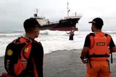 Menunggu Kapal Diderek di Pantai Sancang Garut, 15 ABK Edricko 3 Bertahan di Dalam Kapal