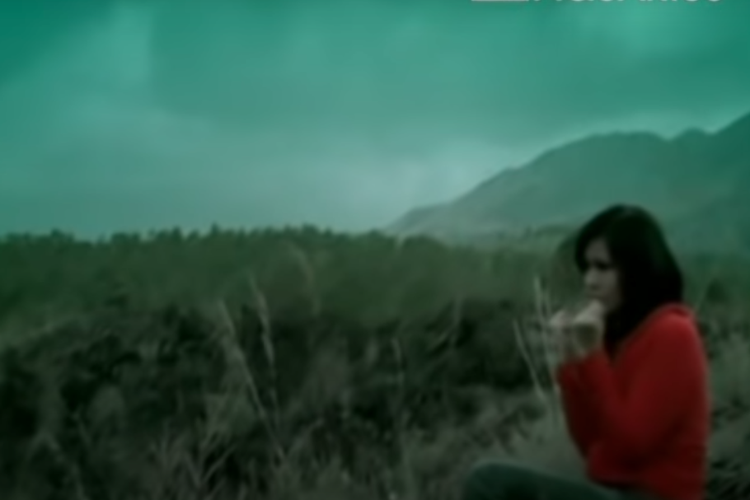 Cuplikan video klip lagu Dosa Termanis yang dibawakan penyanyi Tere.