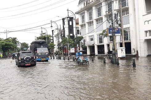Imbas Banjir, Sejumlah Gardu Distribusi Listrik di Semarang Masih Padam 