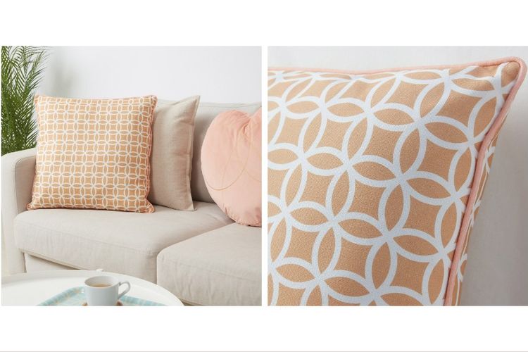 Sarung bantal motif tradisional China dari IKEA.