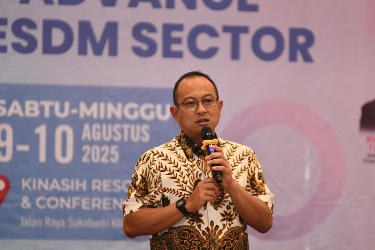 Corporate Secretary Pertamina Arya Dwi Paramita menyampaikan pemaparan pada acara E2S Retreat 2025 ?Collaboration To Advance The ESDM Sector? yang diselenggarakan di Bogor, Jawa Barat, Pada Sabtu (9/8/2025).