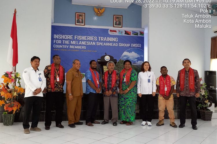 Kementerian Kelautan dan Perikanan (Kementerian KP) bekerja sama dengan Kementerian Luar Negeri (Kemenlu) memberikan pelatihan kepada negara-negara pasifik terkait implementasi Melanesian Spearhead Group (MSG) Roadmap on Inshore Fisheries Management and Sustainable Development 2015-2024 selama lima hari pada Senin (28/11/2022) hingga Jumat (2/12/2022) di Balai Pelatihan dan Penyuluhan Perikanan (BPPP) Ambon.
