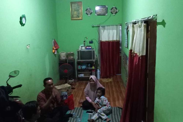 Ketua Dewan Perwakilan Rakyat Daerah (DPRD) Kota Semarang, Kadarusman berada di rumah korban. Jumat (25/11/2022)