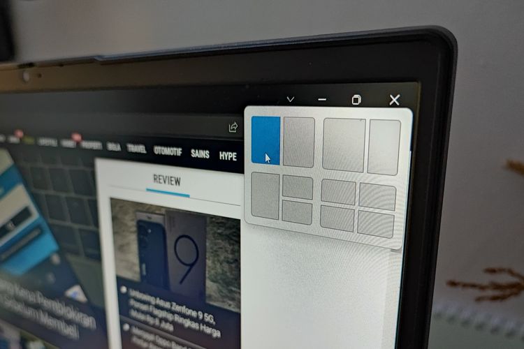 Cara membagi layar laptop menjadi 2 di Windows 11 dengan fitur Snap Layout.