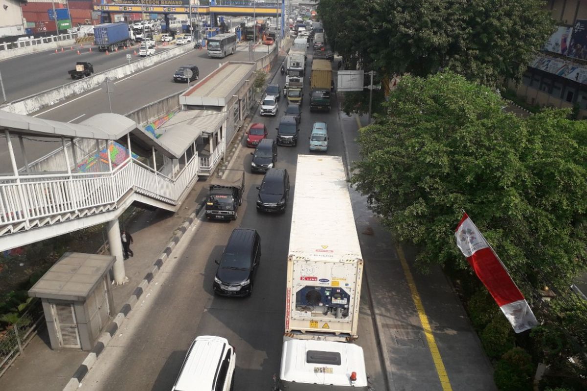 Kemacetan di Jalan Yos Sudarso, Jakarta Utara, Rabu (11/7/2018).