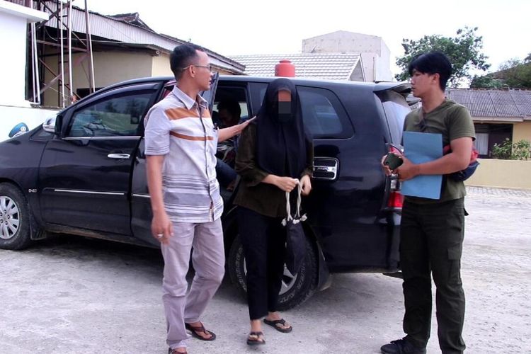 R (21) warga Kecamatan Gading Rejo, Kabupaten Pringsewu yang ditangkap polisi karena membuang bayinya sendiri.