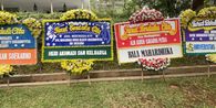 Suasana Rumah Duka Guruh Soekarnoputra: Pelayat Berdatangan, Karangan Bunga Berjejer