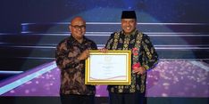 Rumuskan Segudang Inovasi, Bupati Siak Terima Penghargaan Cakaplah Awards 2024