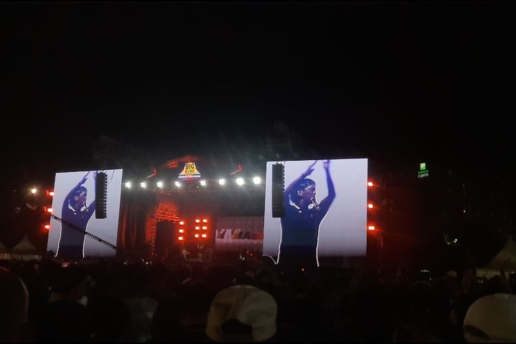 Grup band D'Masiv melantunkan nostalgia di panggung Big Bang Festival Akhir Tahun 2023, Jumat (29/12/2023). 