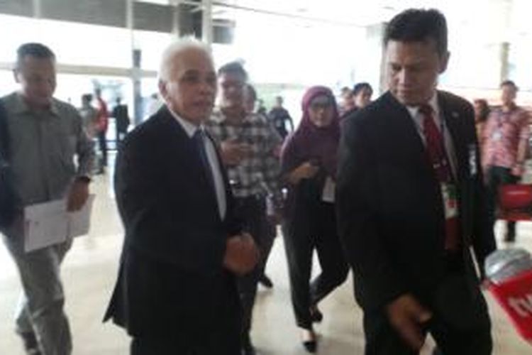 Ketua Umum DPP PAN Hatta Rajasa, saat tiba di Kompleks Parlemen, Senayan Jakarta, untuk menghadiri pelantikan Jokowi-JK, Senin (20/10/2014)