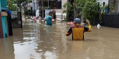 Relawan Pertamina Peduli Bantu Warga Terdampak Banjir Bekasi