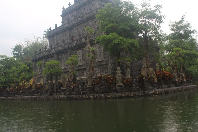 Candi Kito, salah repelika candi di Lembah Tumpang, destinasi wisata di Kecamatan Tumpang, Kabupaten Malang, Jumat (6/12/2019).