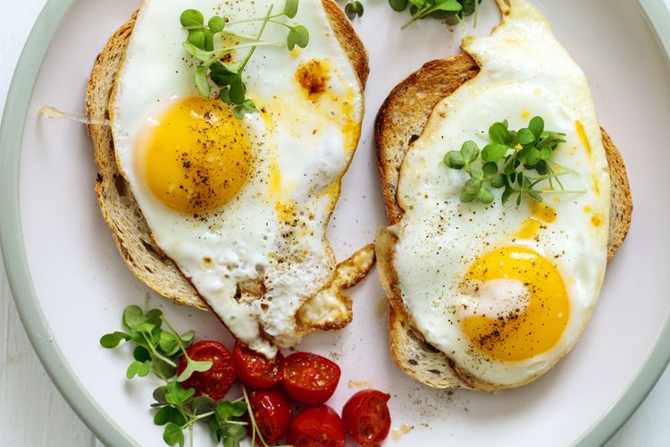 Menu sarapan pagi yang sehat perlu mencakup sumber karbohidrat kompleks, serat, protein, dan sedikit lemak.