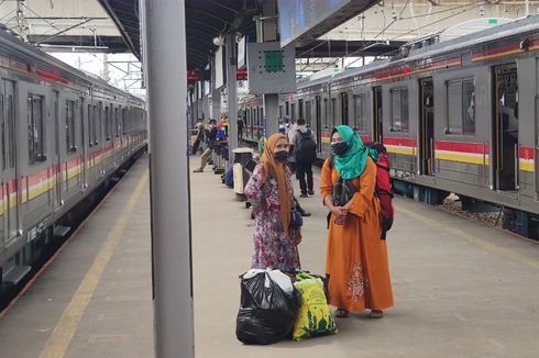 Jam Operasional KRL Dibatasi, Warga Siasati Waktu Belanja di Tanah Abang agar Tetap Bisa Naik Kereta