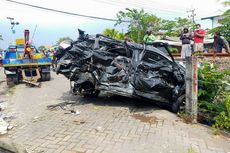 Mobil Tertabrak KA di Pelintasan Tanpa Palang Pintu, Pengemudi Terlempar hingga Tewas