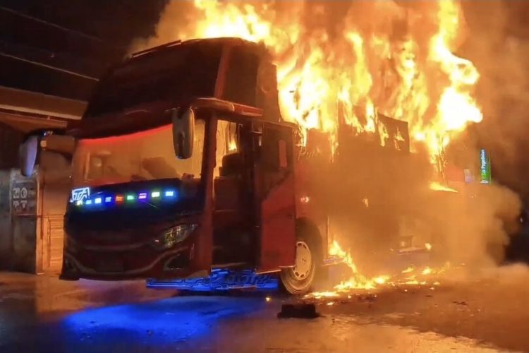 Bus PO Putra Perdana Habis Terbakar Hebat di Wonosobo, Dekat Pemukiman Warga