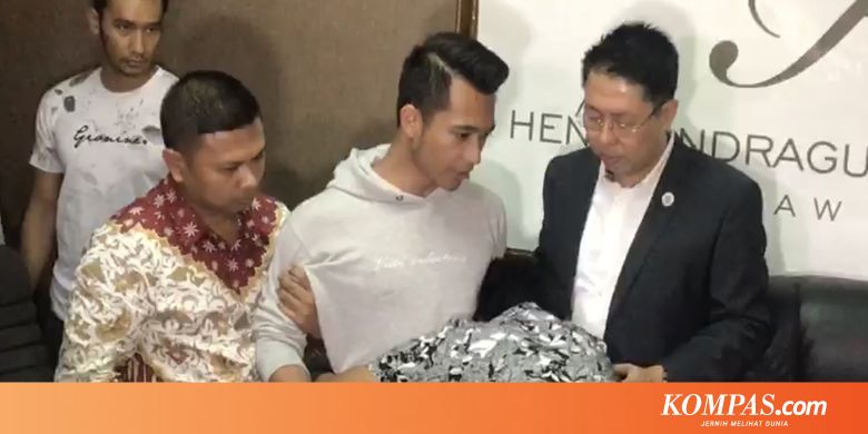 Tak Cuma Nangis, Penjual Ikan Arwana sampai Berlutut Demi Maaf dari Eza Gionino