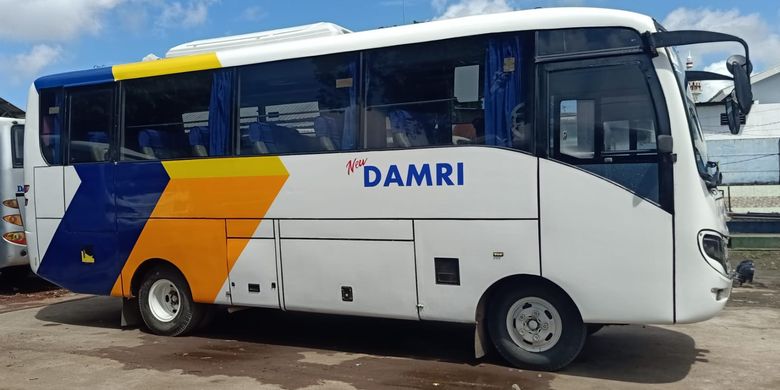Bus AKDP DAMRI di Mataram