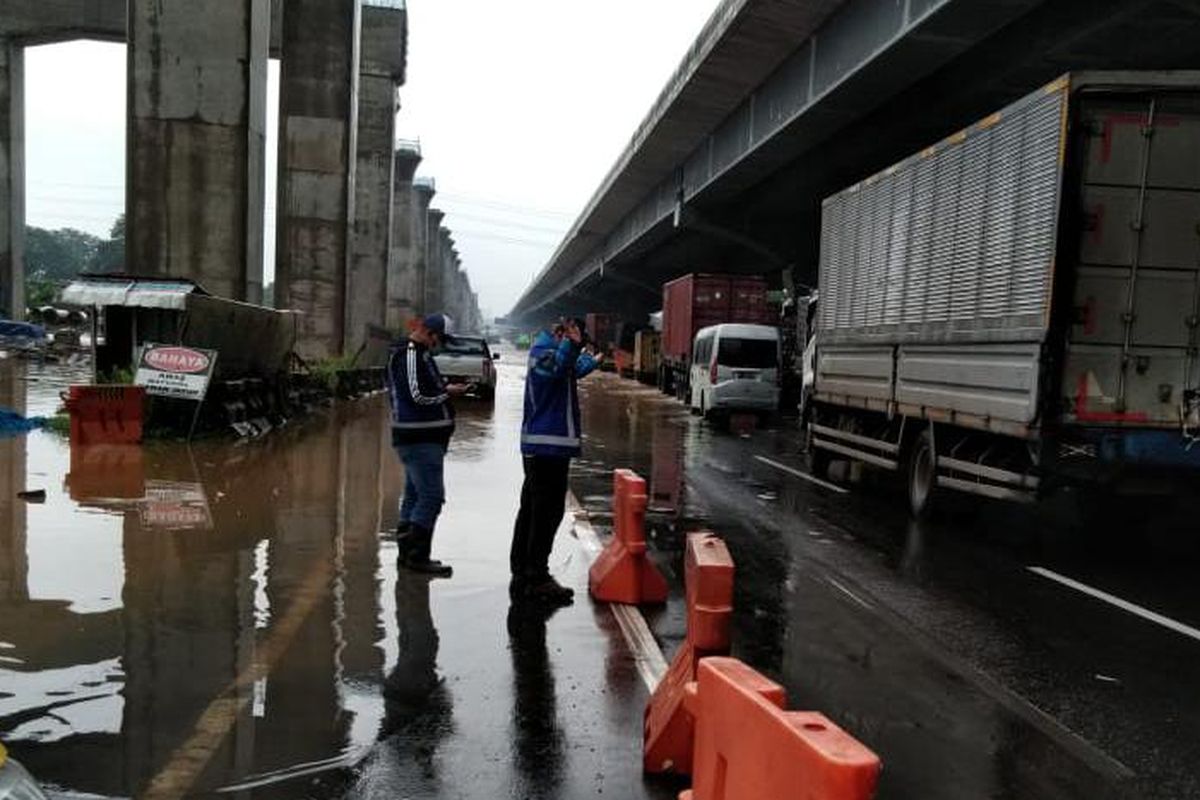 Banjir di sejumlah ruas tol.