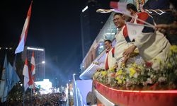 Kapal Phinisi Kementan-Kementerian KP Warnai Karnaval HUT Ke-80 RI, Tunjukkan Kekayaan Pangan dan Hasil Laut