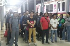 Pukul 01.40, Penumpang Commuter Line Masih Telantar di Stasiun Manggarai